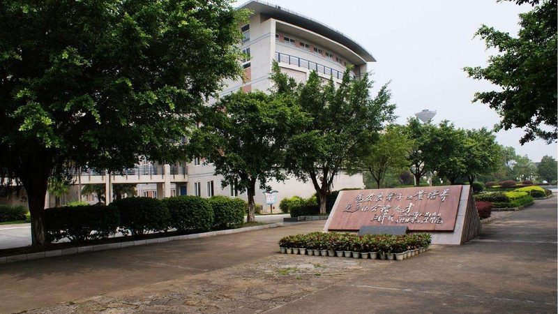 MLCC电容2025年价格趋势与选购要点解析